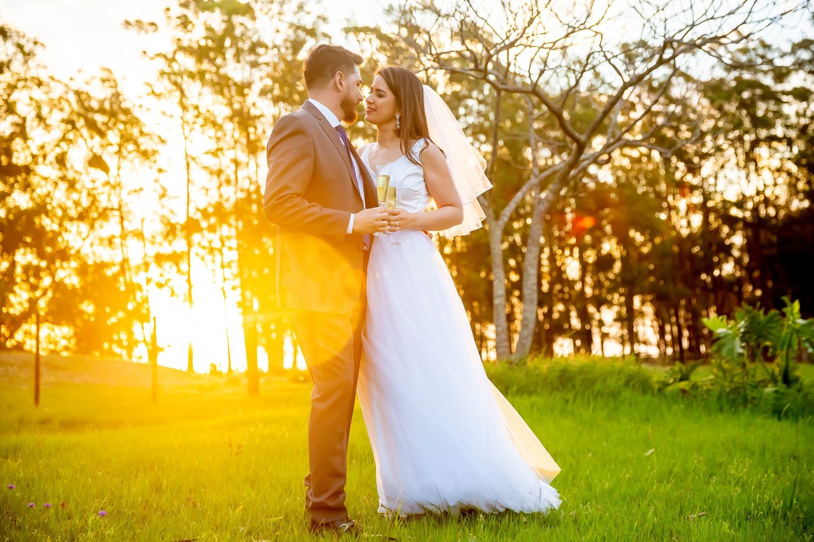 Foto Ensaio de Casal ao por do Sol Foto Ensaio de Casal ao por do Sol - Imagem 281